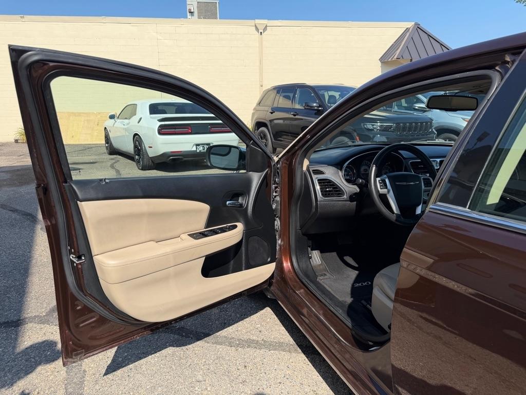 Chrysler 200 4dr Sdn Limited 2012
