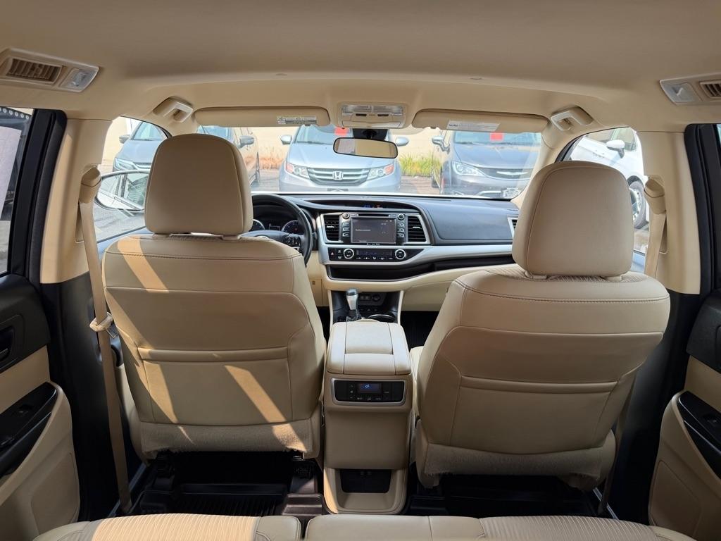 Toyota Highlander LE V6 AWD (Natl) 2018
