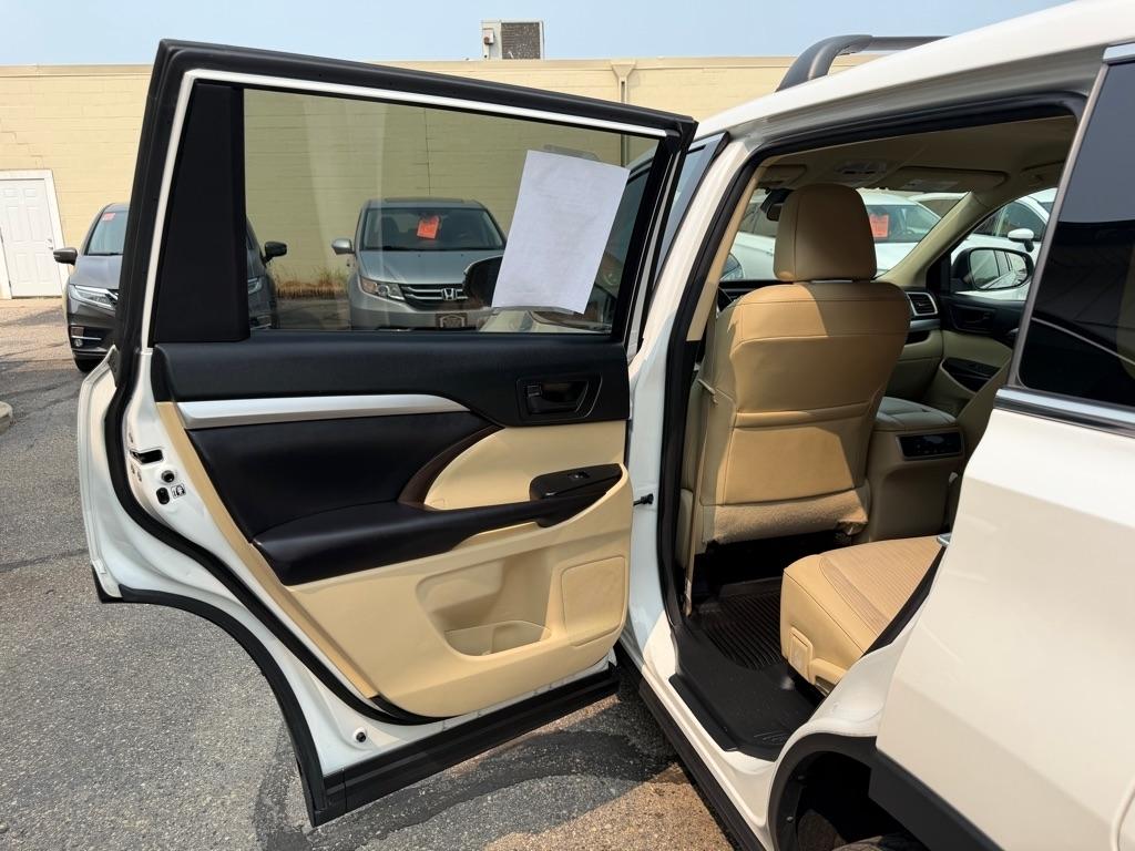Toyota Highlander LE V6 AWD (Natl) 2018