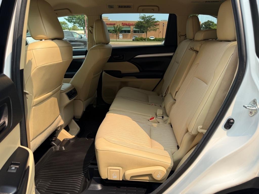 Toyota Highlander LE V6 AWD (Natl) 2018