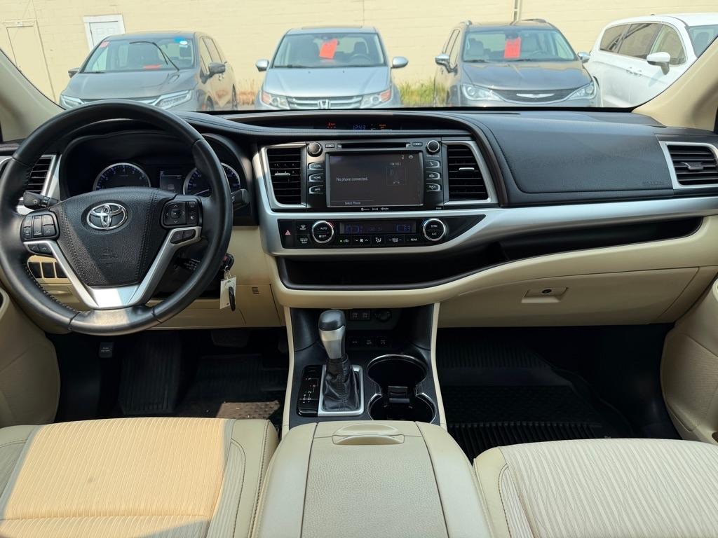 Toyota Highlander LE V6 AWD (Natl) 2018