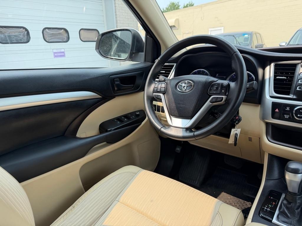Toyota Highlander LE V6 AWD (Natl) 2018