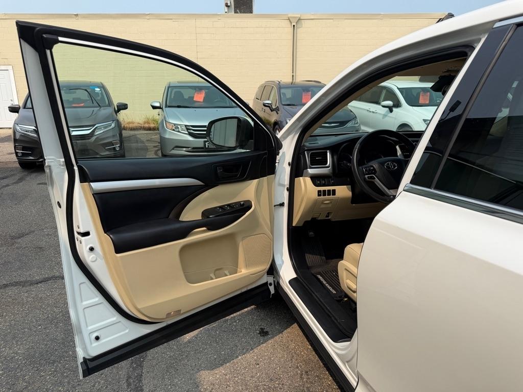 Toyota Highlander LE V6 AWD (Natl) 2018