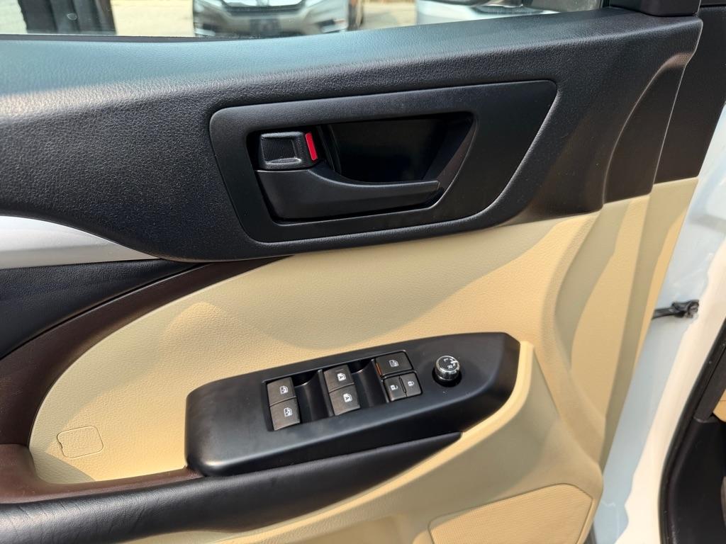 Toyota Highlander LE V6 AWD (Natl) 2018