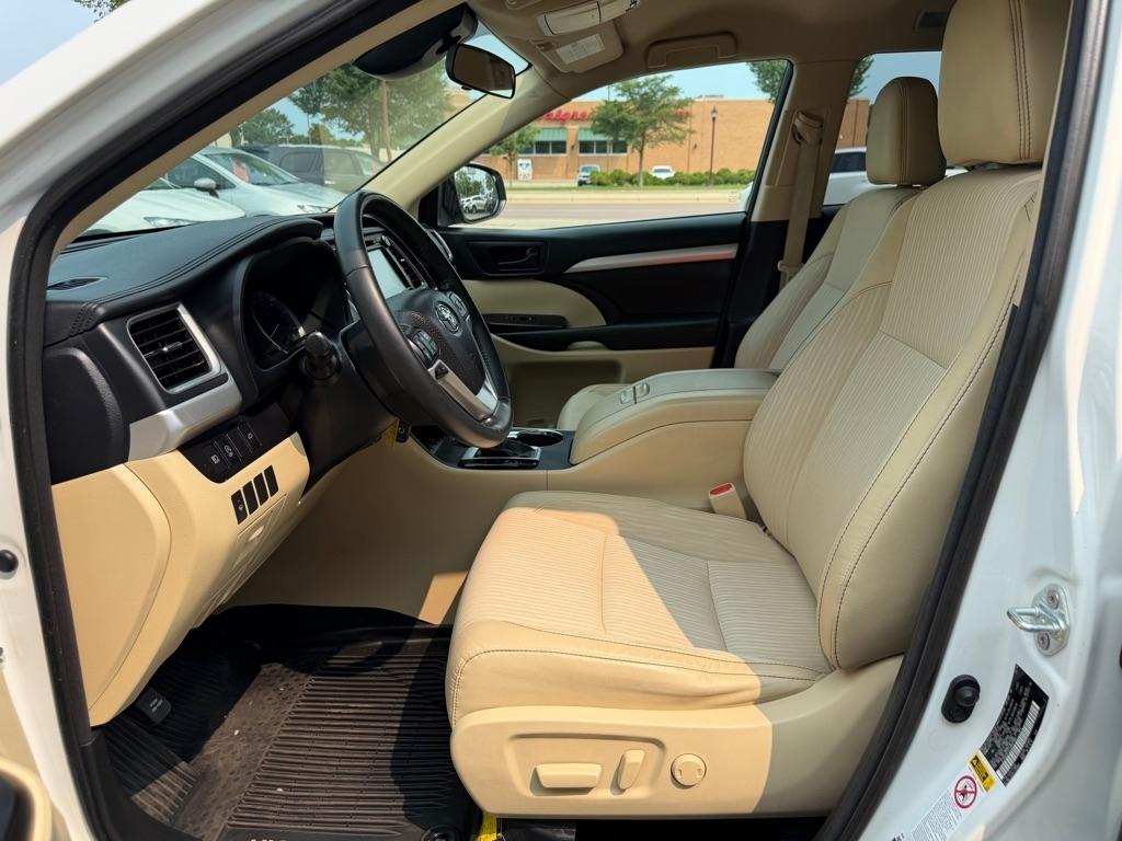 Toyota Highlander LE V6 AWD (Natl) 2018