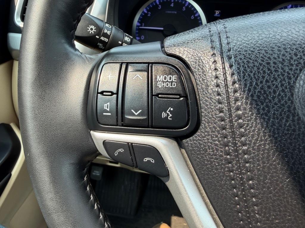 Toyota Highlander LE V6 AWD (Natl) 2018