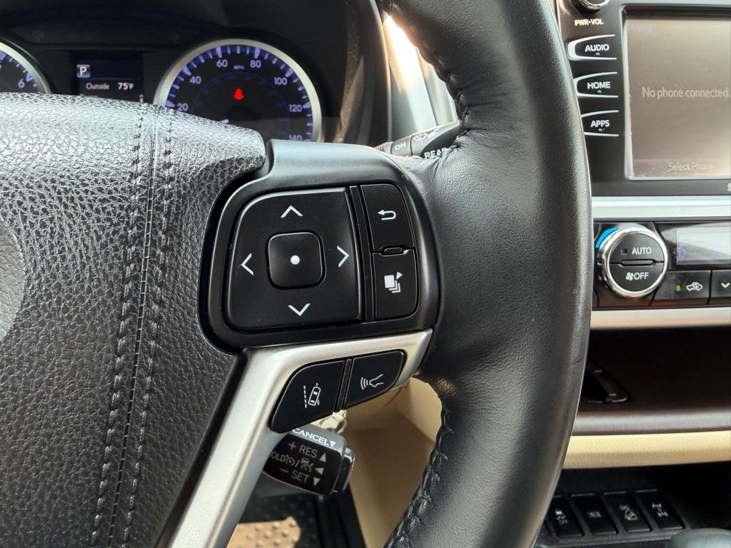 Toyota Highlander LE V6 AWD (Natl) 2018