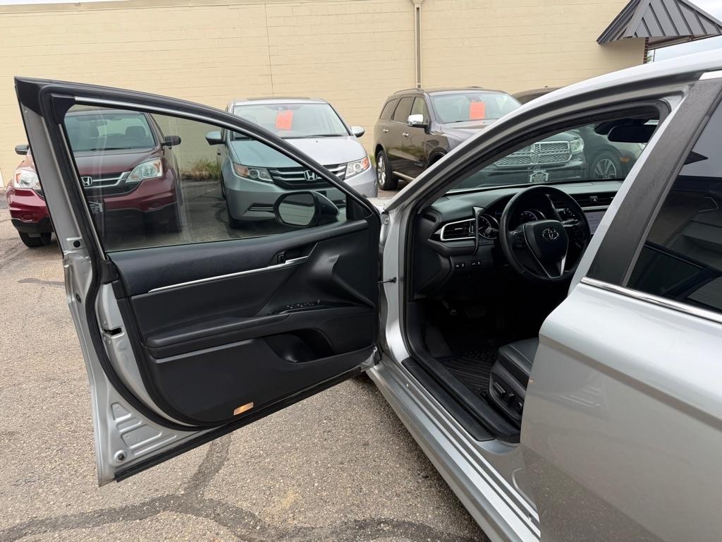 Toyota Camry XLE Auto (Natl) 2018