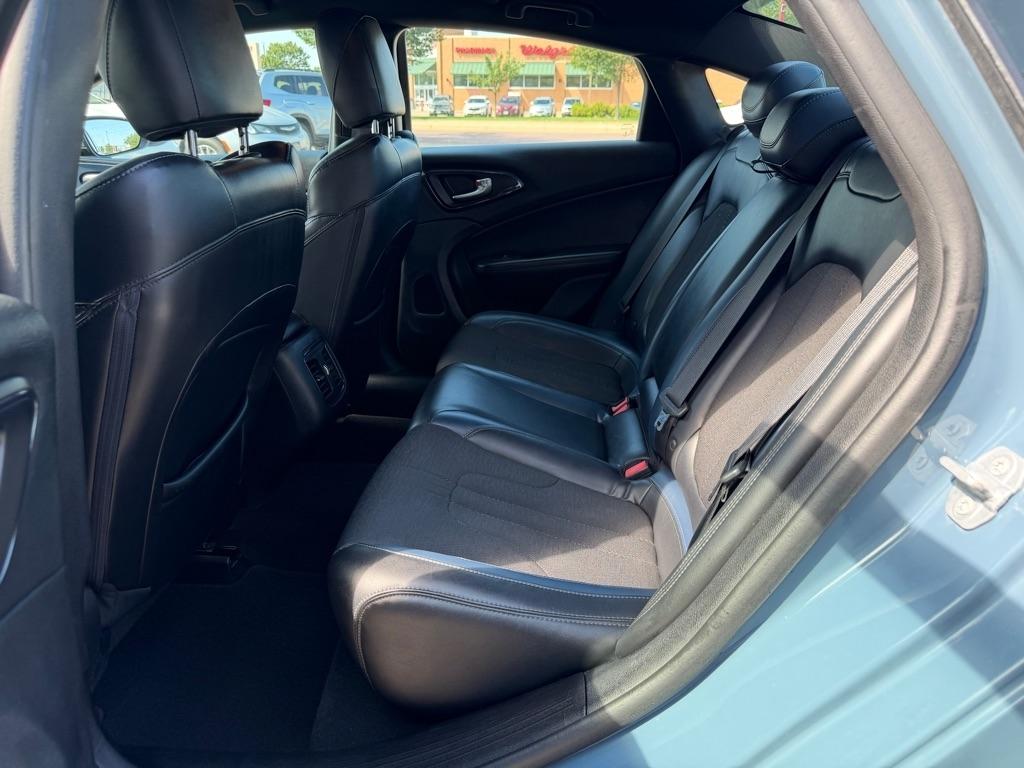 Chrysler 200 4dr Sdn S FWD 2015