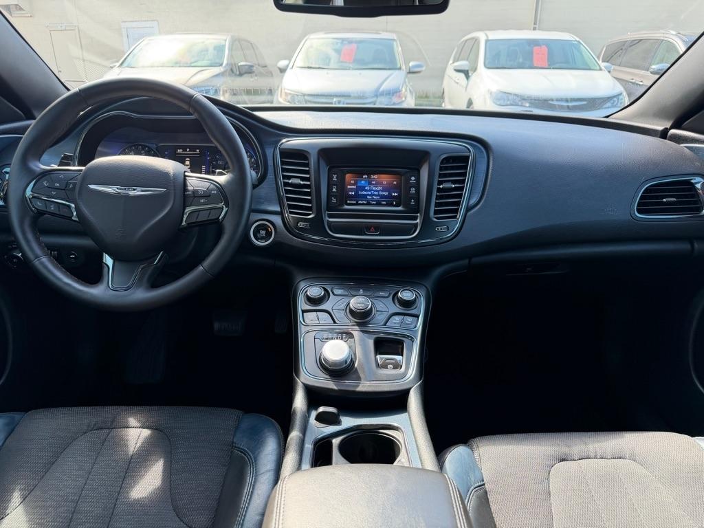 Chrysler 200 4dr Sdn S FWD 2015