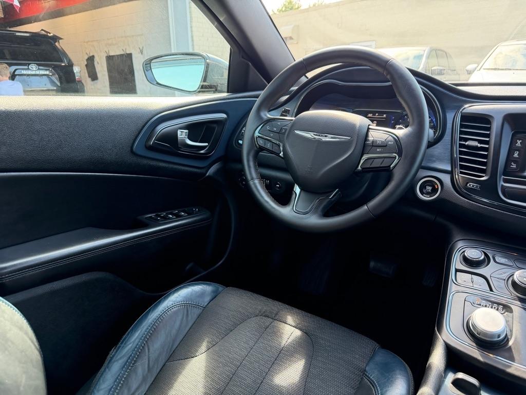 Chrysler 200 4dr Sdn S FWD 2015