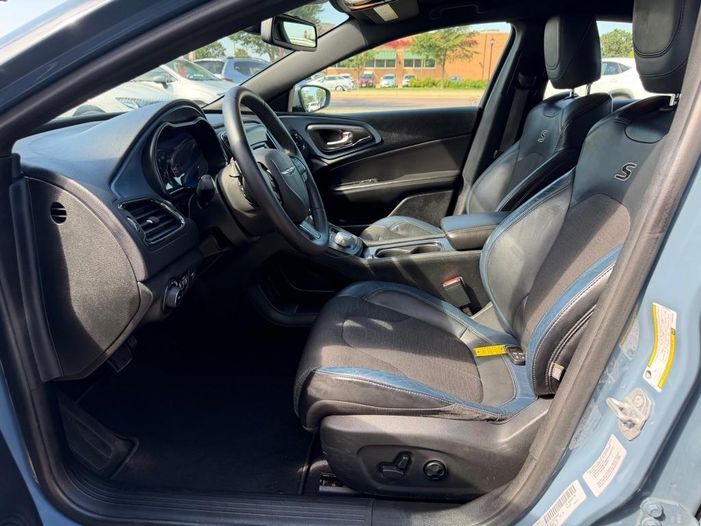 Chrysler 200 4dr Sdn S FWD 2015