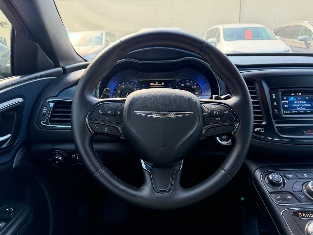 Chrysler 200 4dr Sdn S FWD 2015