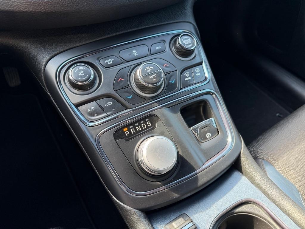 Chrysler 200 4dr Sdn S FWD 2015