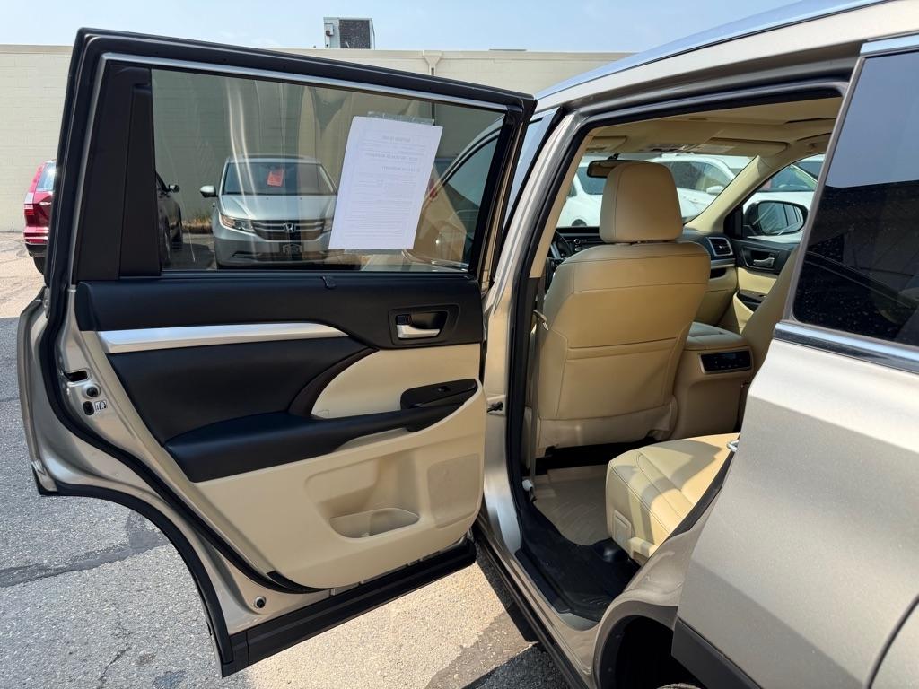 Toyota Highlander AWD 4dr V6 XLE (Natl) 2015