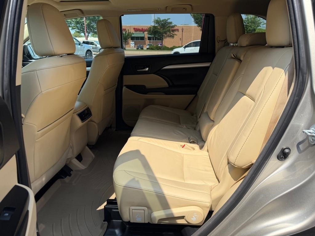 Toyota Highlander AWD 4dr V6 XLE (Natl) 2015