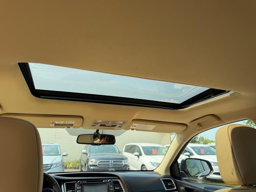 Toyota Highlander AWD 4dr V6 XLE (Natl) 2015