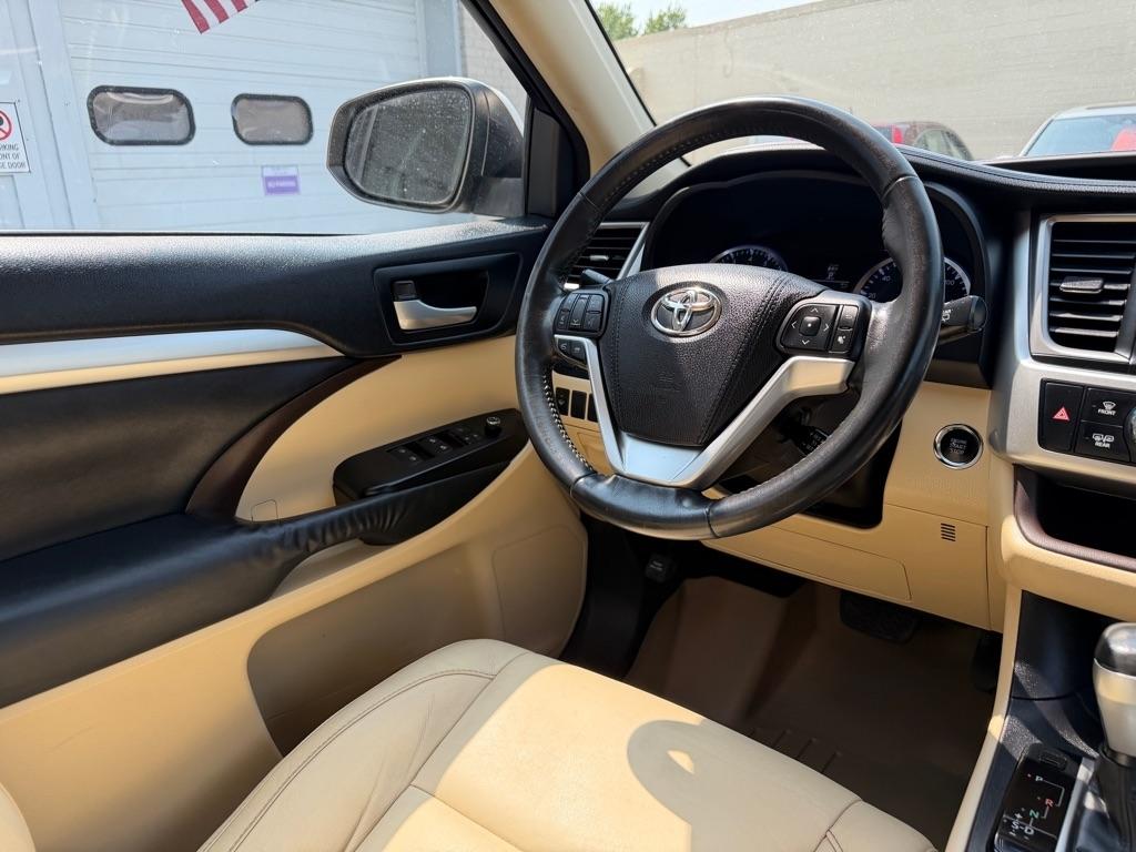 Toyota Highlander AWD 4dr V6 XLE (Natl) 2015