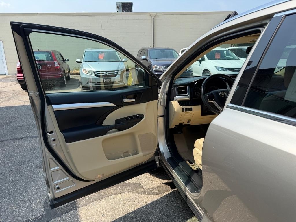 Toyota Highlander AWD 4dr V6 XLE (Natl) 2015