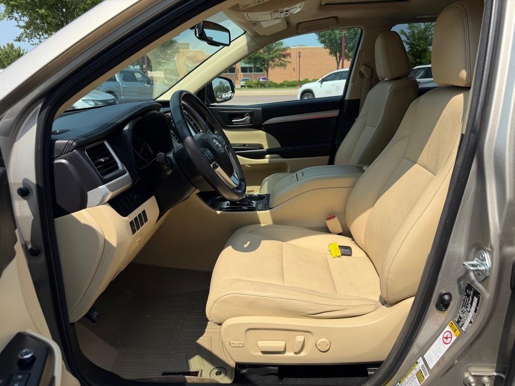 Toyota Highlander AWD 4dr V6 XLE (Natl) 2015