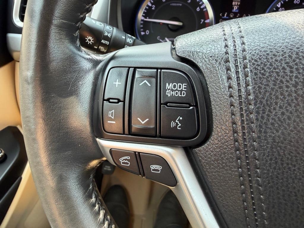 Toyota Highlander AWD 4dr V6 XLE (Natl) 2015