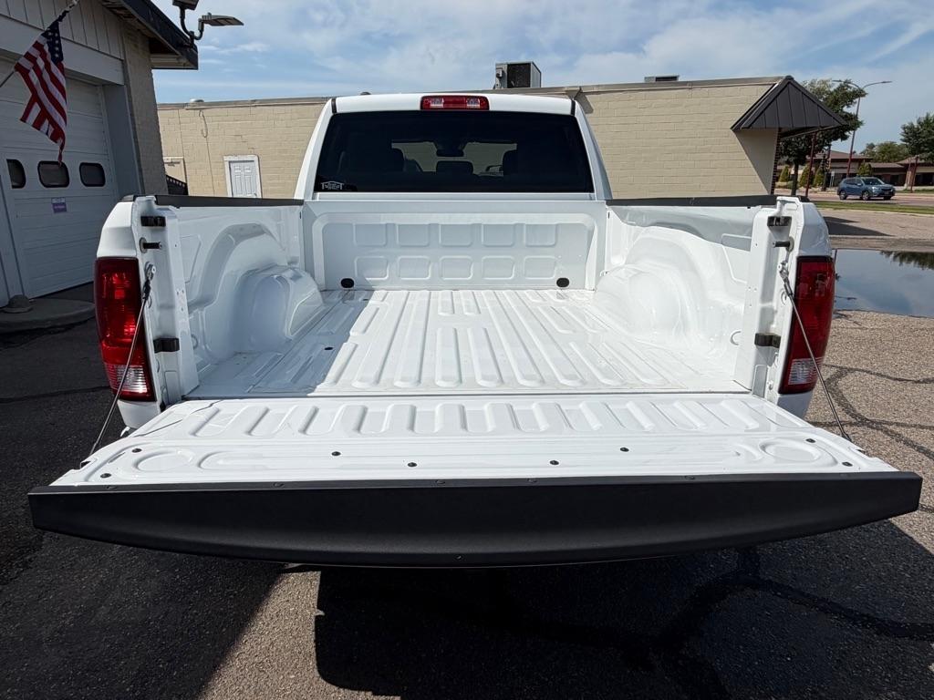 RAM 1500 Express 4x4 Quad Cab 6'4" Box 2018