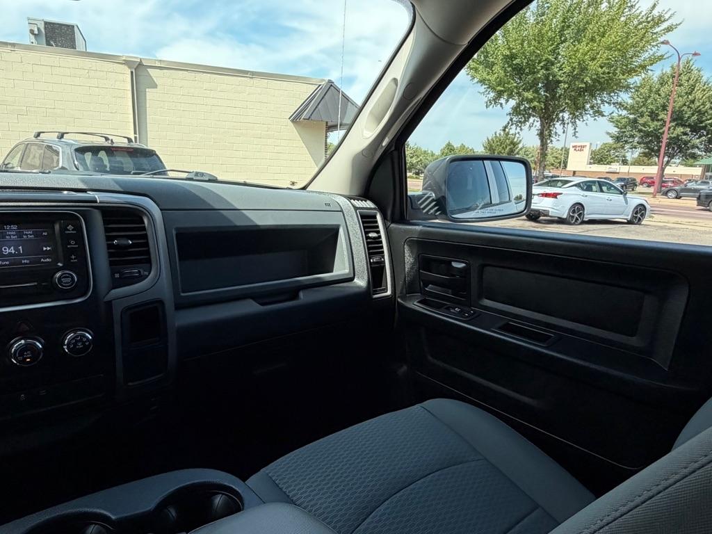 RAM 1500 Express 4x4 Quad Cab 6'4" Box 2018