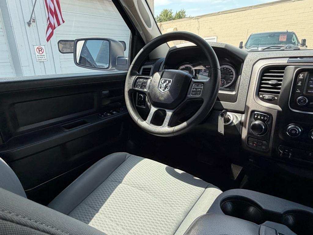 RAM 1500 Express 4x4 Quad Cab 6'4" Box 2018