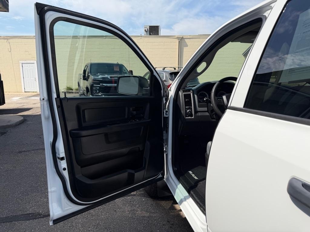 RAM 1500 Express 4x4 Quad Cab 6'4" Box 2018
