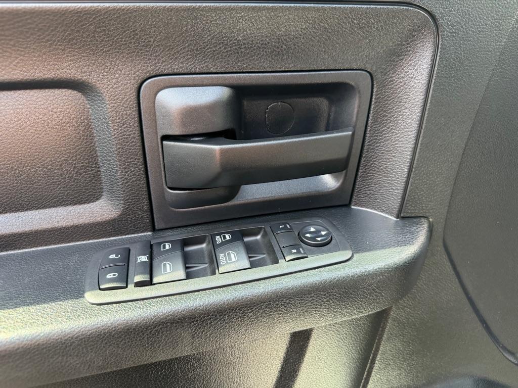 RAM 1500 Express 4x4 Quad Cab 6'4" Box 2018
