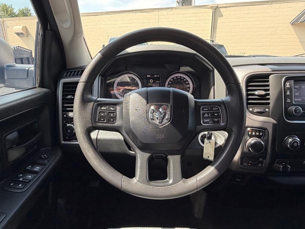 RAM 1500 Express 4x4 Quad Cab 6'4" Box 2018