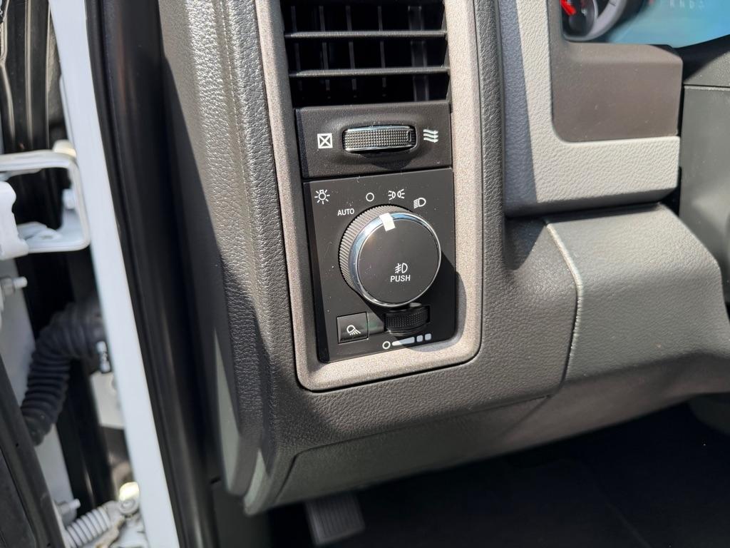 RAM 1500 Express 4x4 Quad Cab 6'4" Box 2018