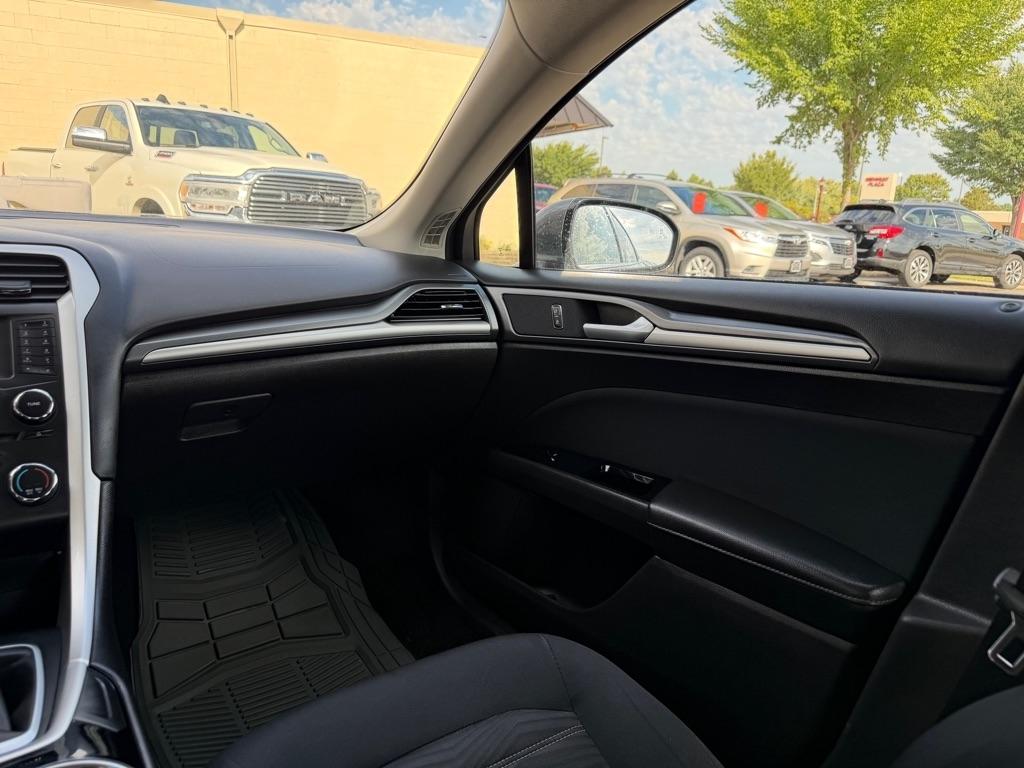Ford Fusion 4dr Sdn SE FWD 2016