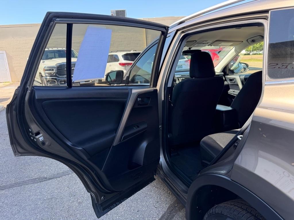Toyota RAV4 AWD 4dr LE (Natl) 2015