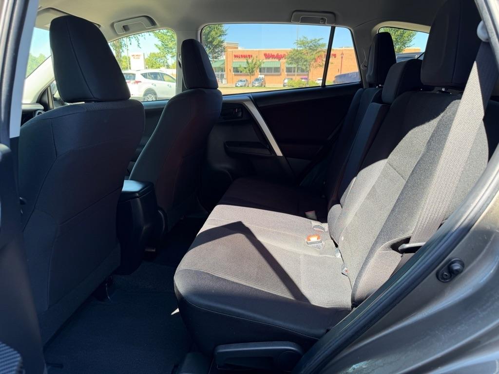 Toyota RAV4 AWD 4dr LE (Natl) 2015
