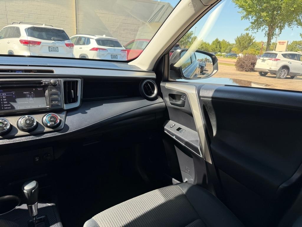 Toyota RAV4 AWD 4dr LE (Natl) 2015