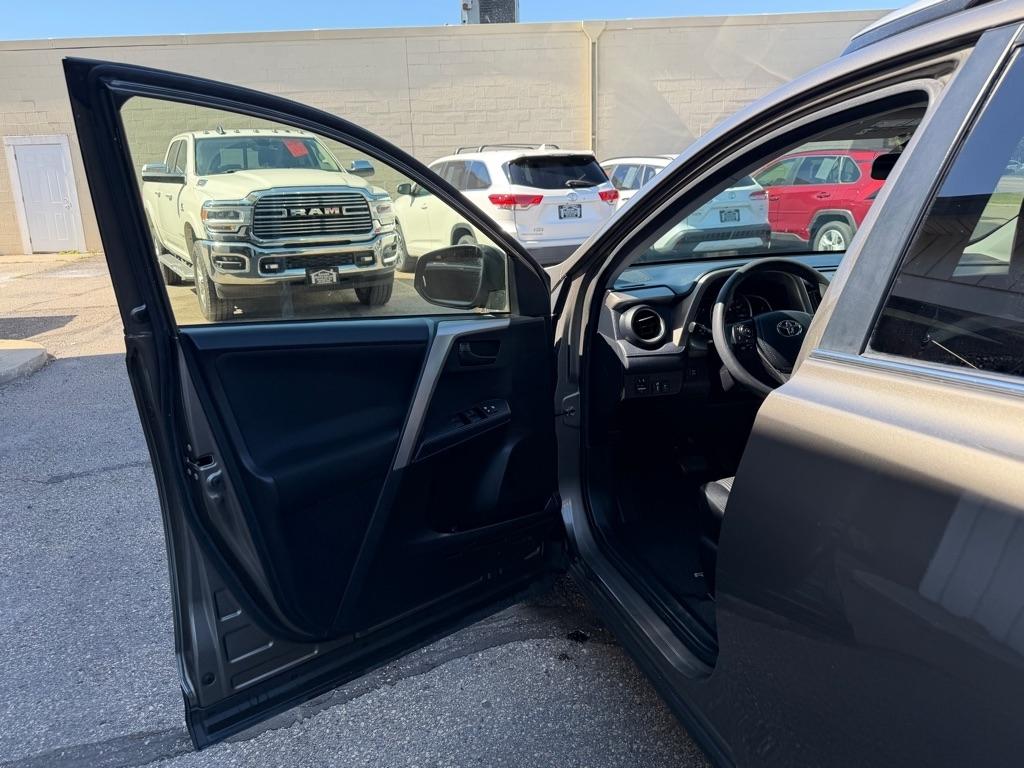 Toyota RAV4 AWD 4dr LE (Natl) 2015
