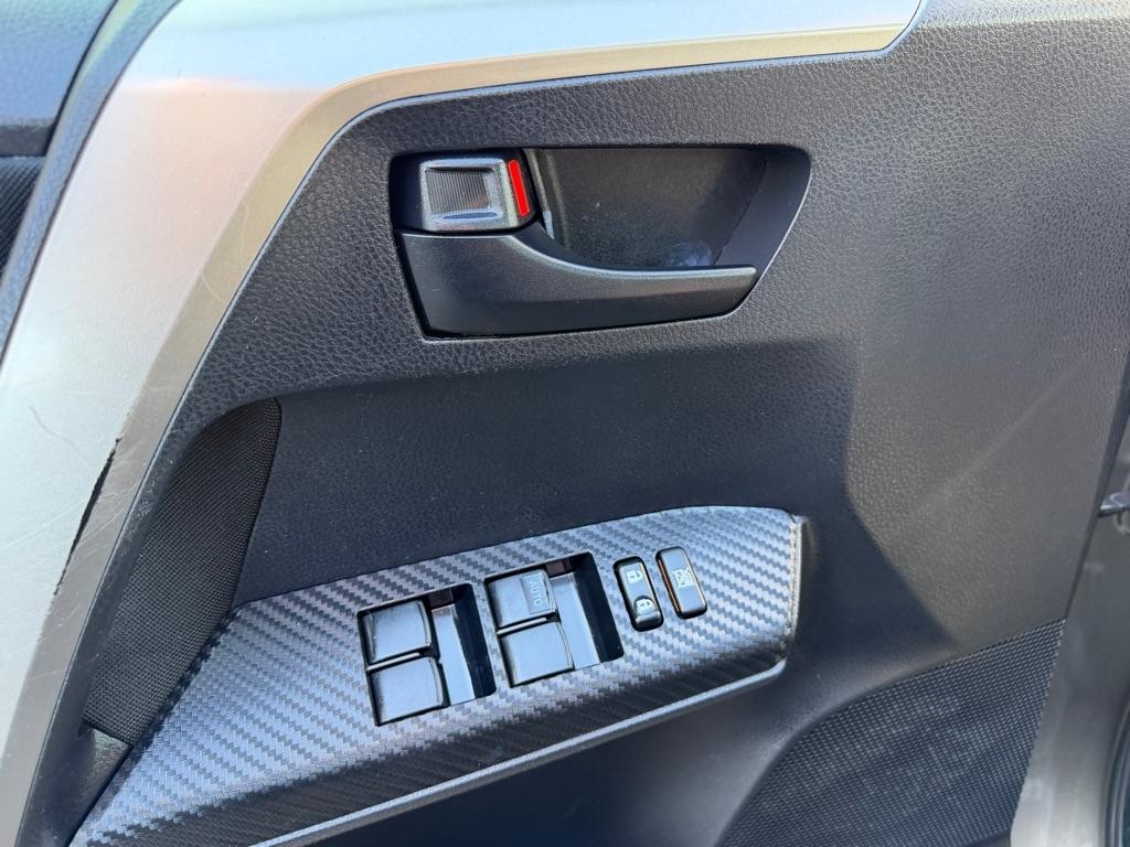 Toyota RAV4 AWD 4dr LE (Natl) 2015