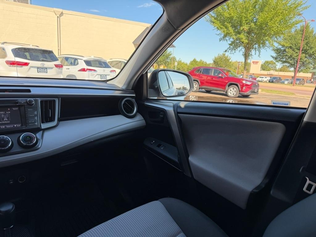 Toyota RAV4 AWD 4dr LE (Natl) 2015