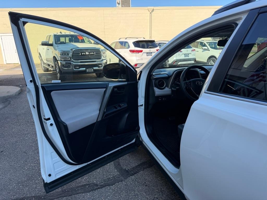 Toyota RAV4 AWD 4dr LE (Natl) 2015