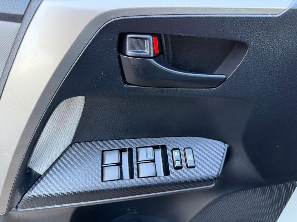 Toyota RAV4 AWD 4dr LE (Natl) 2015