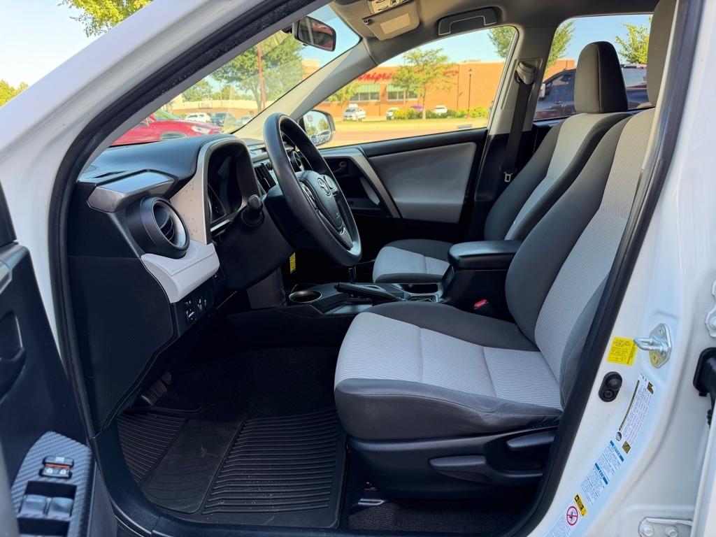 Toyota RAV4 AWD 4dr LE (Natl) 2015
