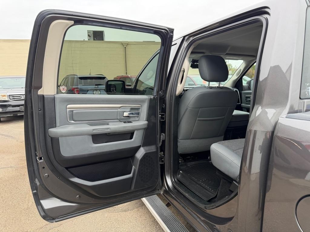 RAM 1500 4WD Crew Cab 140.5" Big Horn 2016