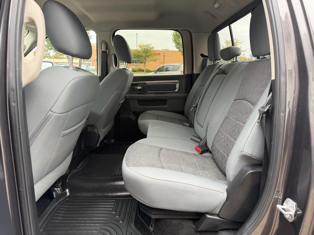 RAM 1500 4WD Crew Cab 140.5" Big Horn 2016