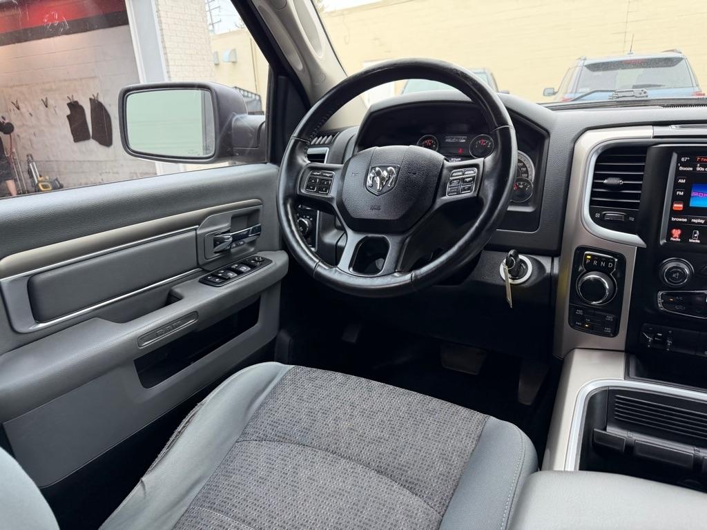 RAM 1500 4WD Crew Cab 140.5" Big Horn 2016