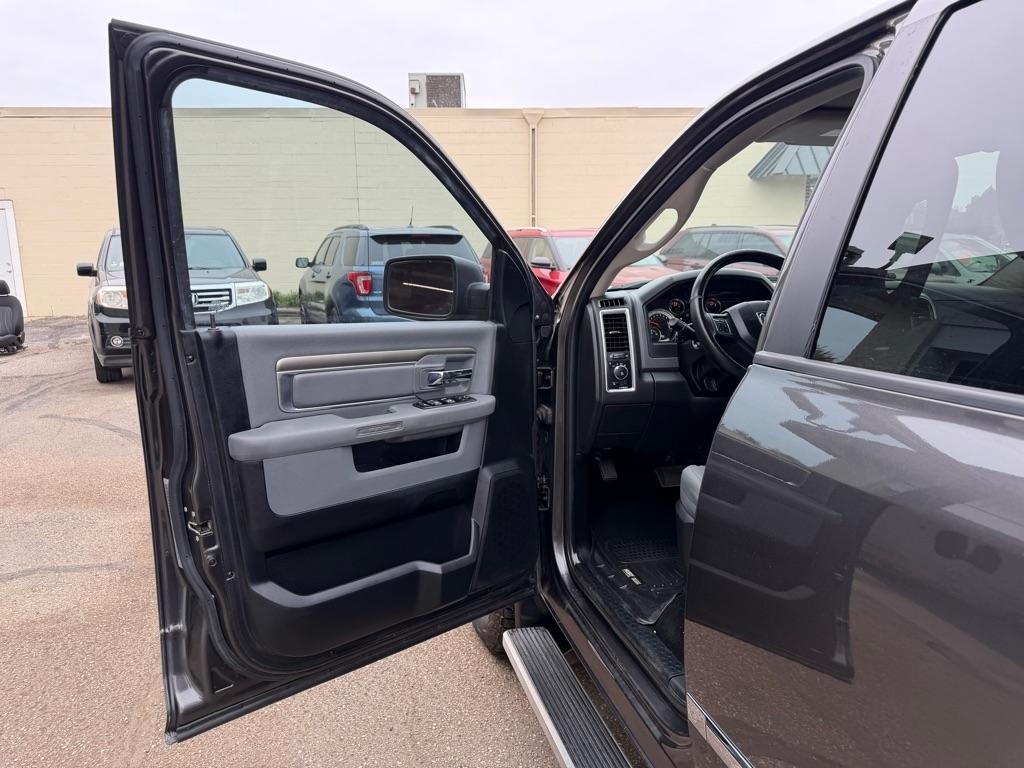 RAM 1500 4WD Crew Cab 140.5" Big Horn 2016