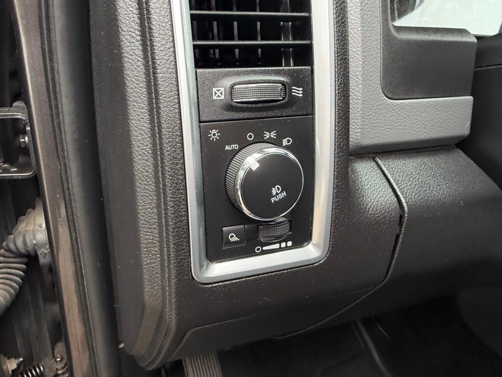 RAM 1500 4WD Crew Cab 140.5" Big Horn 2016