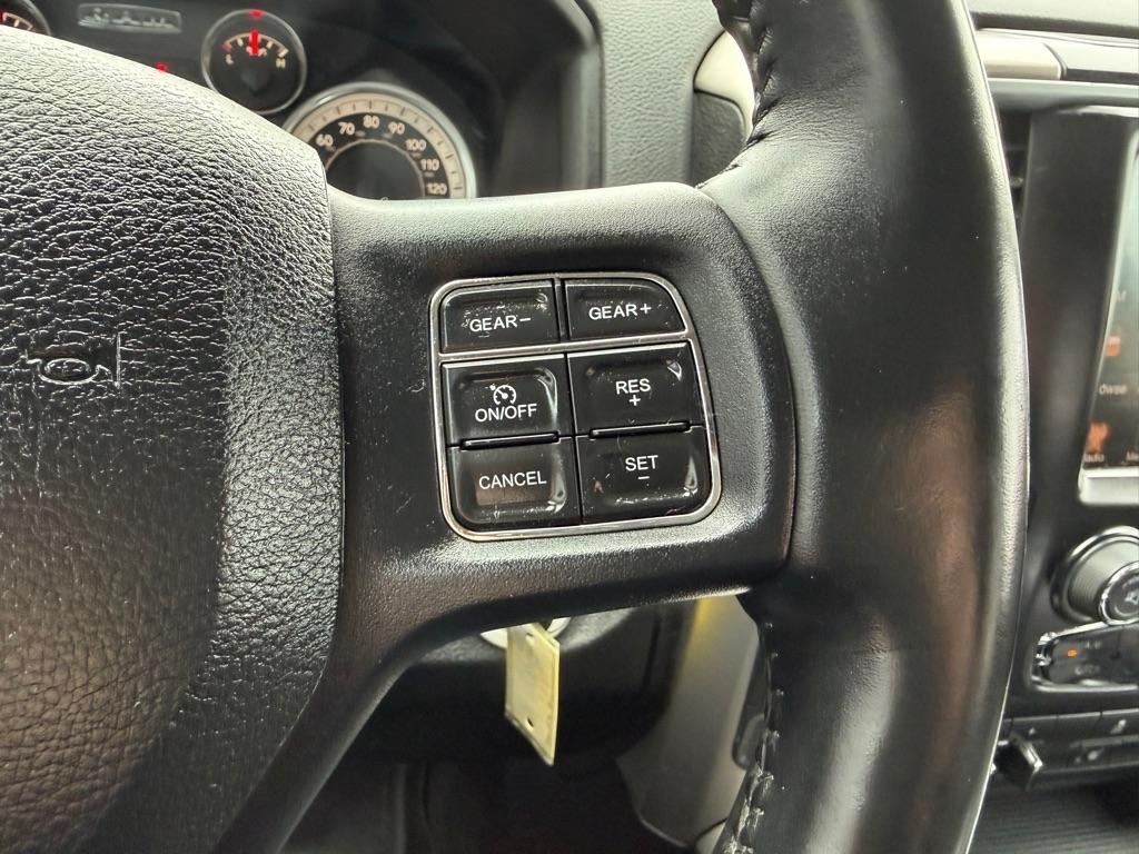 RAM 1500 4WD Crew Cab 140.5" Big Horn 2016
