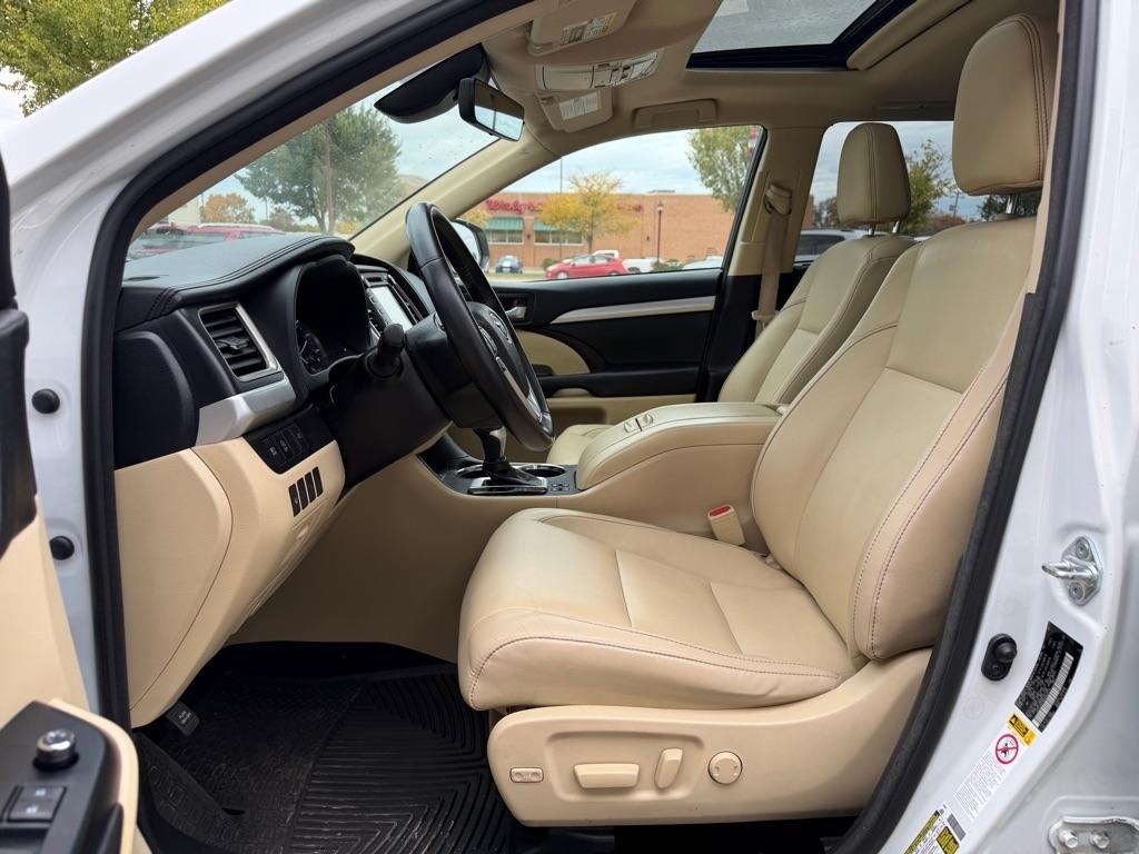 Toyota Highlander XLE V6 AWD (Natl) 2017