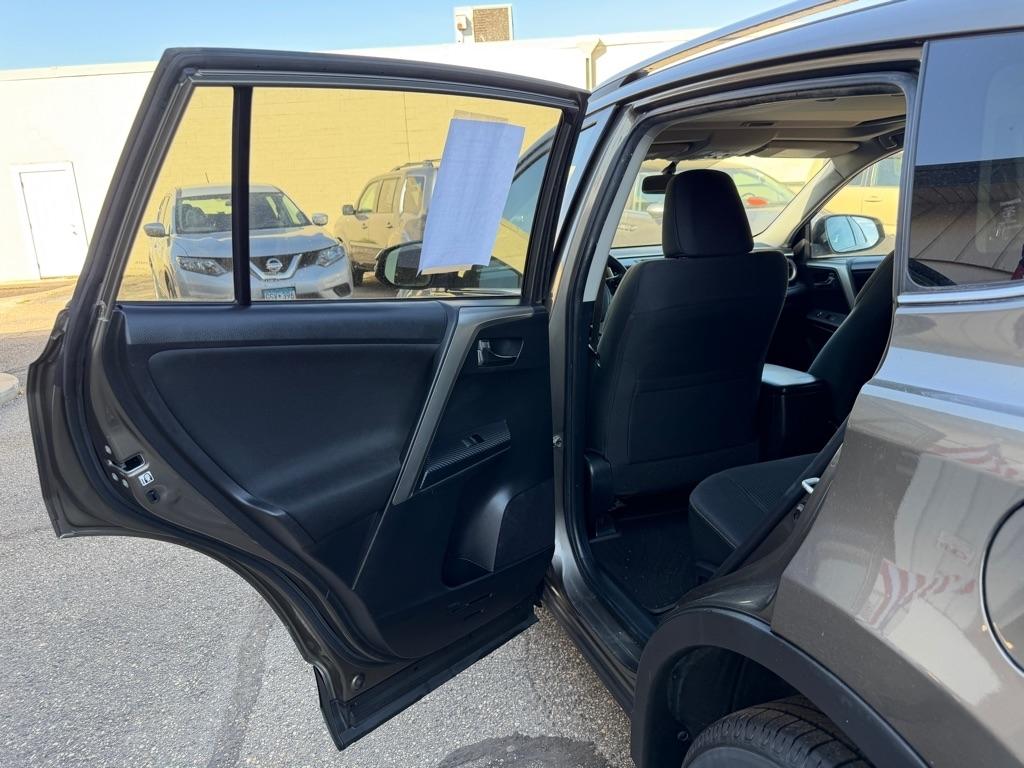 Toyota RAV4 AWD 4dr XLE (Natl) 2015